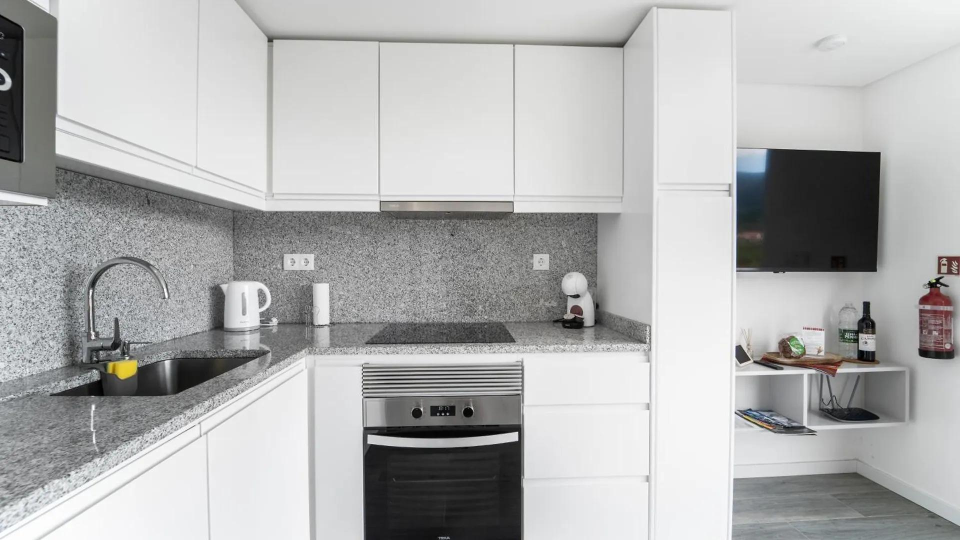 Brand New Private Modern Apartment With Patio And Sea View Calheta  Πορτογαλία