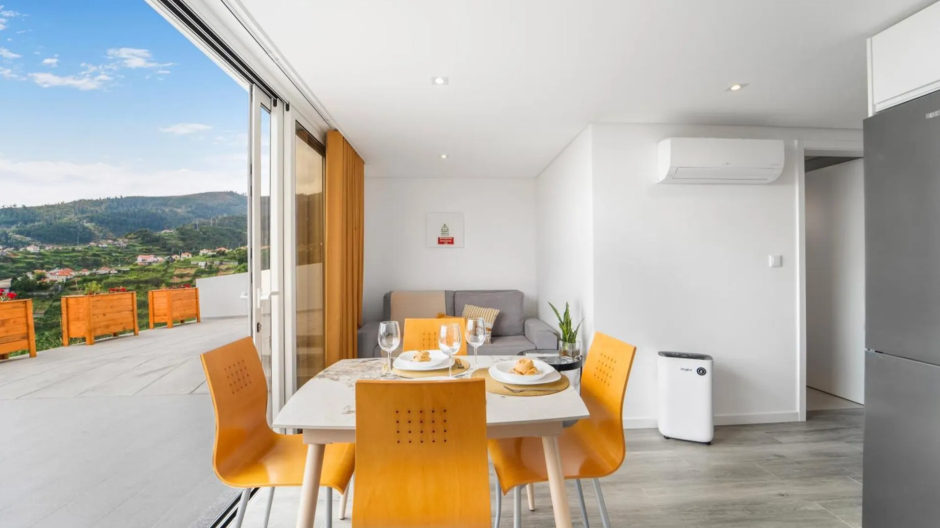 Brand New Private Modern Apartment With Patio And Sea View Calheta  Πορτογαλία